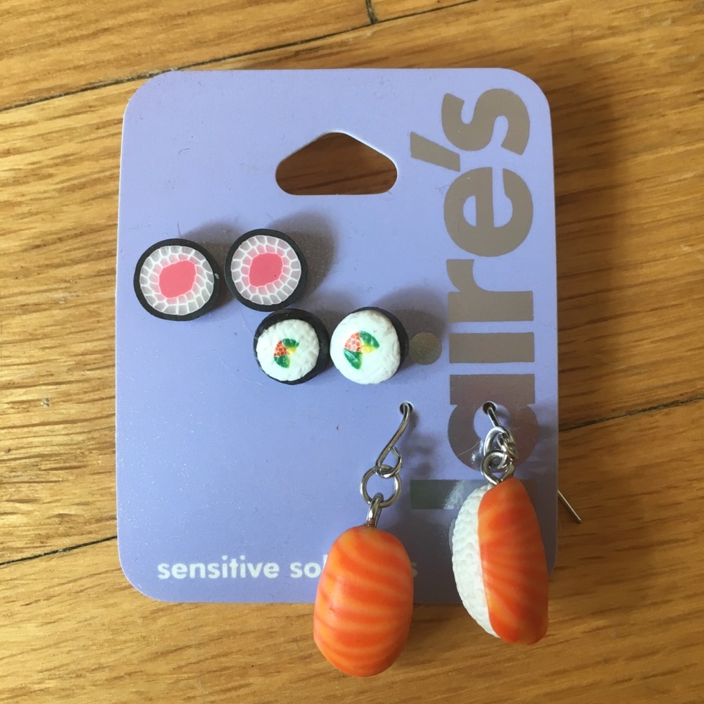 🍣 Claire’s set of 3 sushi earrings